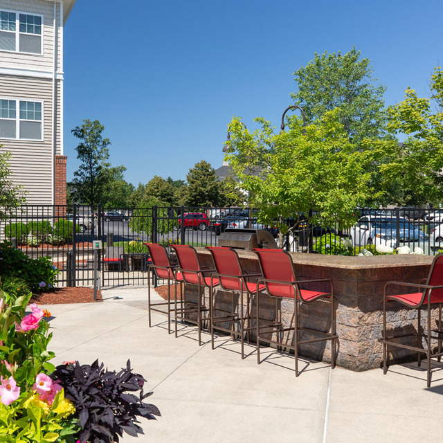 Edgewood Apartments North Reading, MA Home